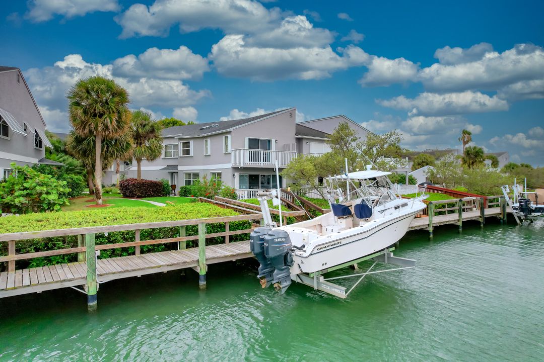 For Sale: $859,900 (3 beds, 2 baths, 1962 Square Feet)