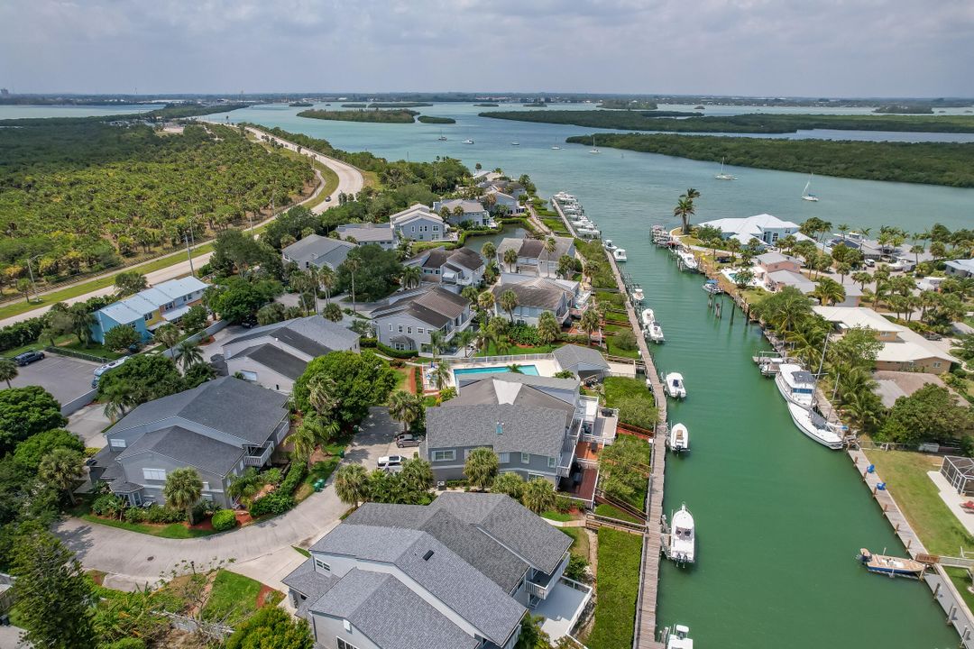 For Sale: $859,900 (3 beds, 2 baths, 1962 Square Feet)