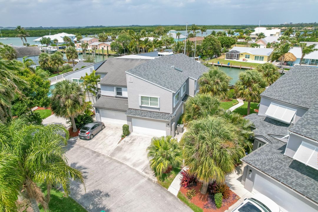 For Sale: $859,900 (3 beds, 2 baths, 1962 Square Feet)