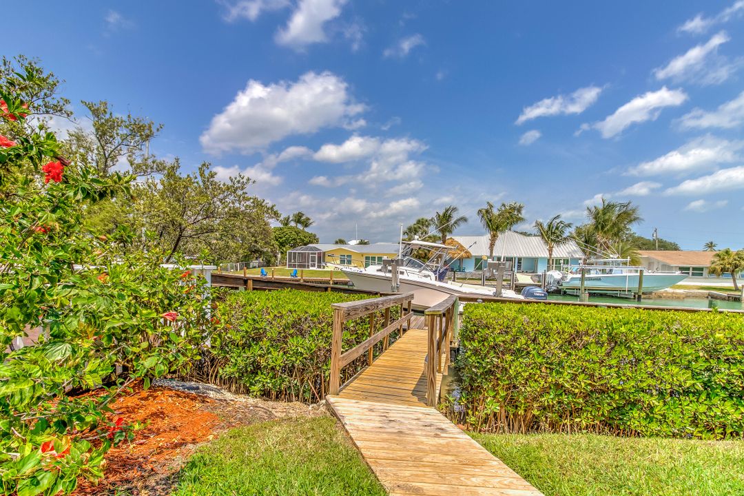 For Sale: $859,900 (3 beds, 2 baths, 1962 Square Feet)