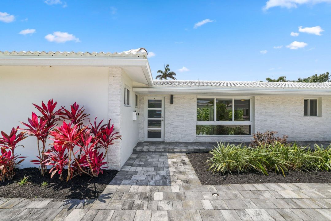 Active With Contract: $1,100,000 (3 beds, 3 baths, 2125 Square Feet)
