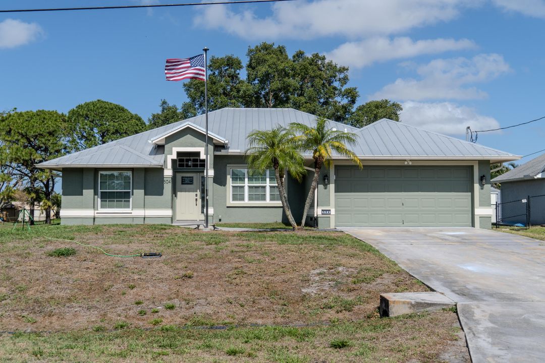 Active With Contract: $399,900 (3 beds, 2 baths, 1547 Square Feet)