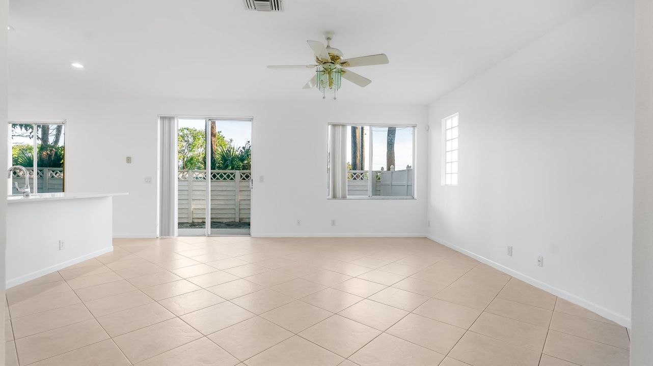 For Sale: $795,000 (5 beds, 2 baths, 2793 Square Feet)