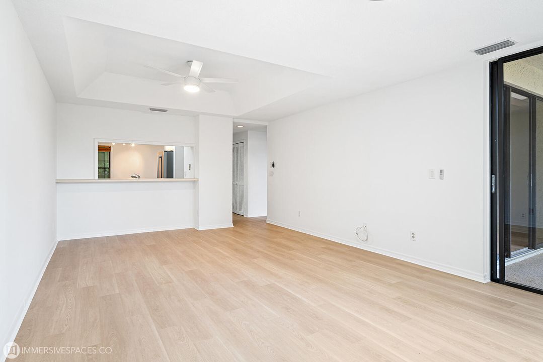 For Sale: $305,000 (2 beds, 2 baths, 1125 Square Feet)