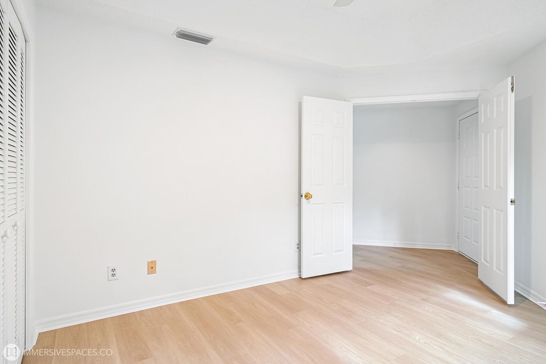 For Sale: $305,000 (2 beds, 2 baths, 1125 Square Feet)