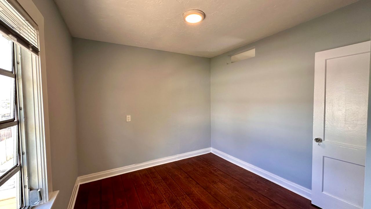 Active With Contract: $1,495 (1 beds, 1 baths, 750 Square Feet)