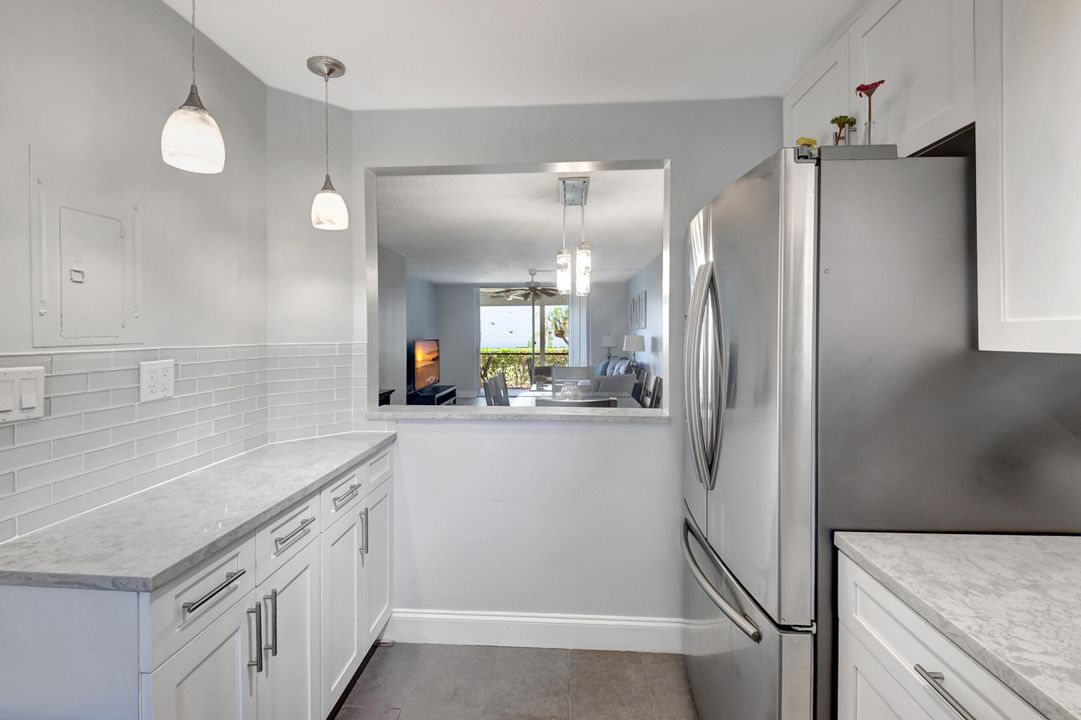 For Sale: $329,900 (2 beds, 2 baths, 908 Square Feet)