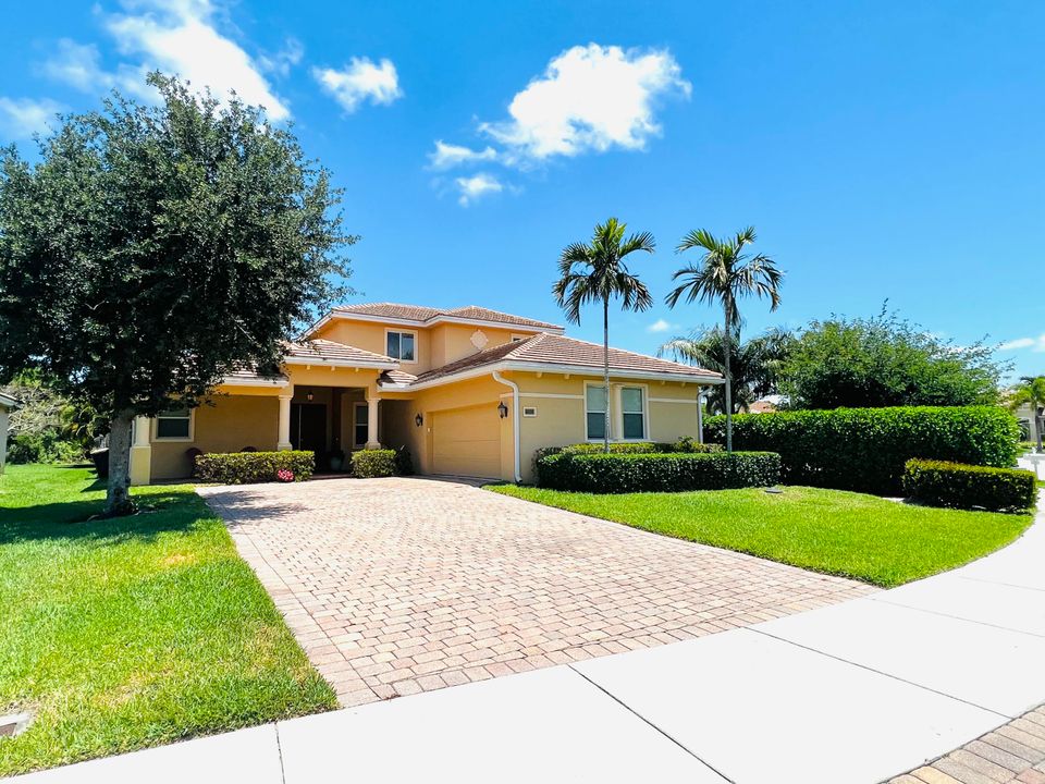 Active With Contract: $797,000 (4 beds, 3 baths, 3012 Square Feet)