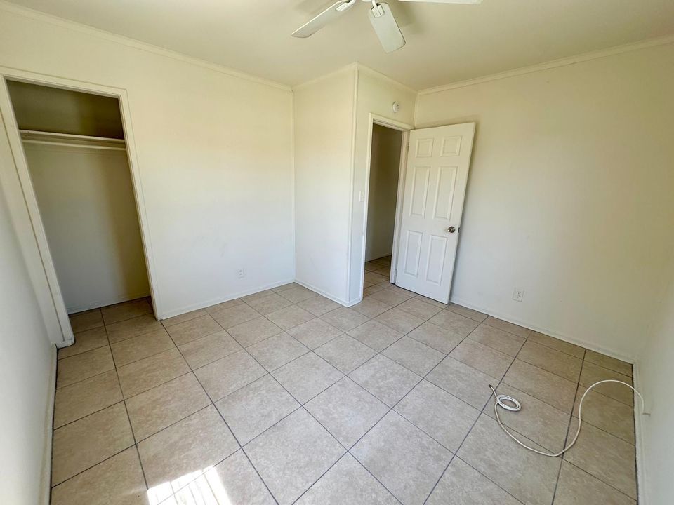 Active With Contract: $1,650 (2 beds, 1 baths, 720 Square Feet)