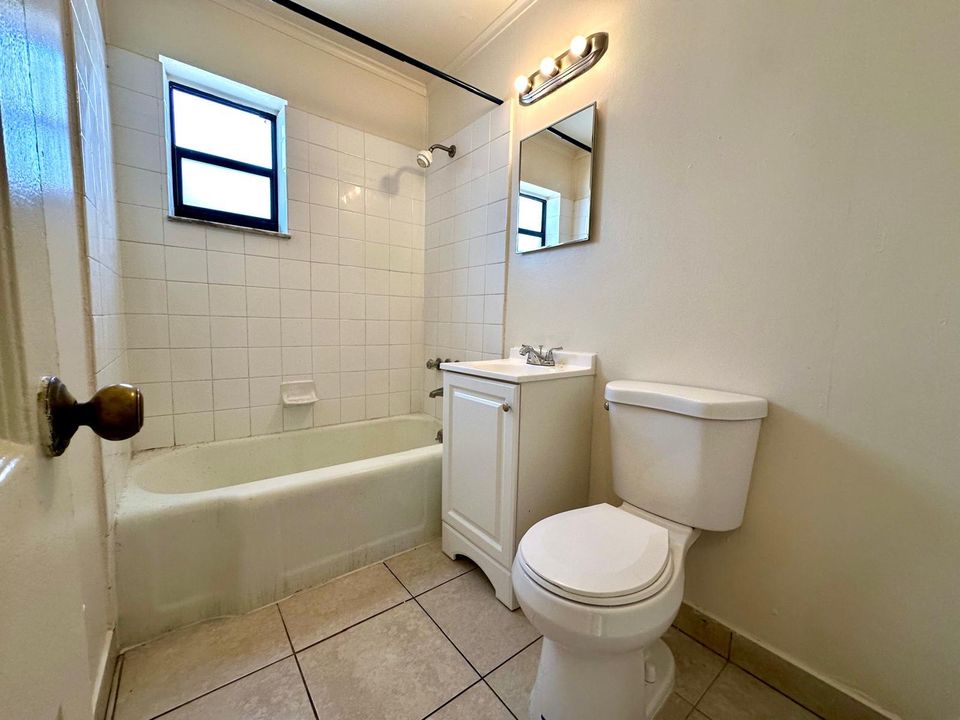合同活跃: $1,650 (2 贝兹, 1 浴室, 720 平方英尺)
