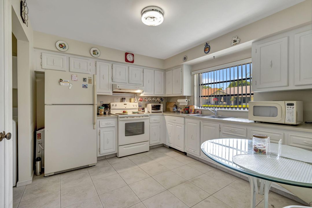 For Sale: $220,000 (2 beds, 2 baths, 1400 Square Feet)