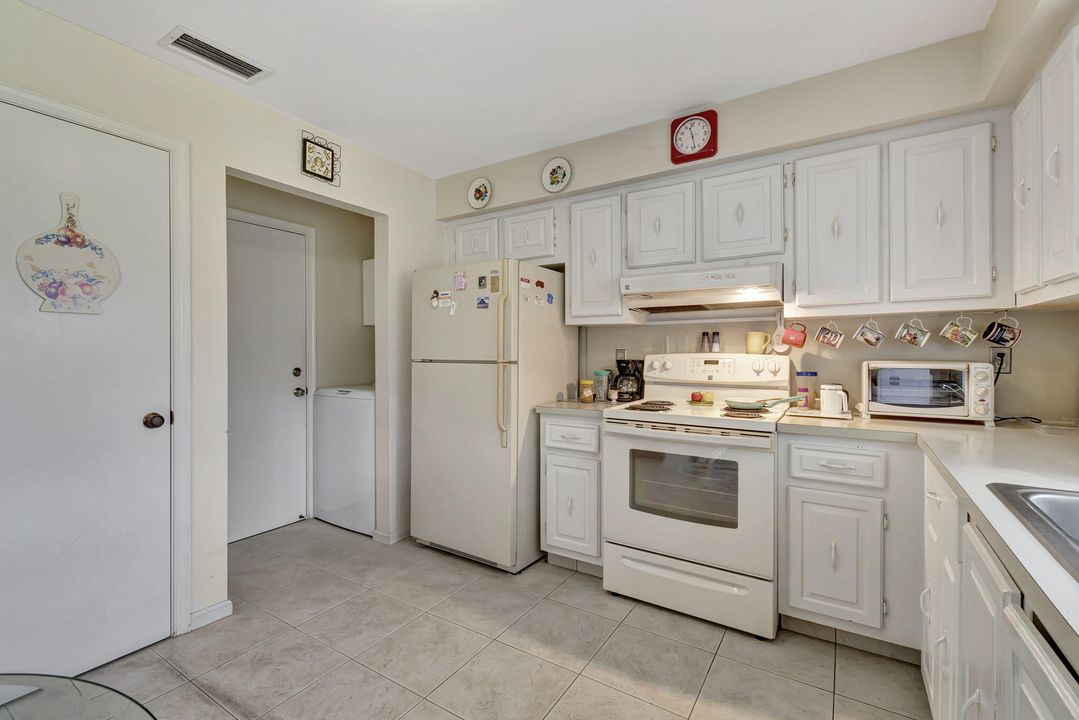 For Sale: $220,000 (2 beds, 2 baths, 1400 Square Feet)