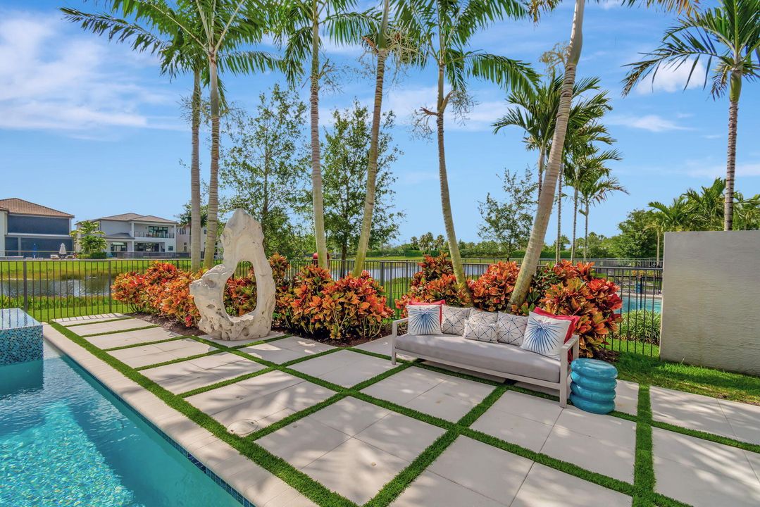 Active With Contract: $2,990,000 (5 beds, 6 baths, 4724 Square Feet)