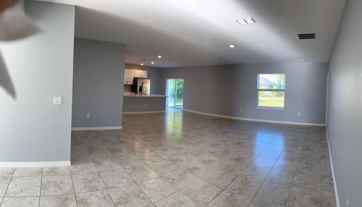 Active With Contract: $2,550 (4 beds, 2 baths, 1874 Square Feet)