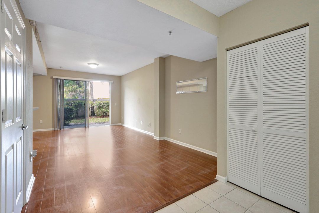 For Sale: $205,000 (2 beds, 2 baths, 855 Square Feet)