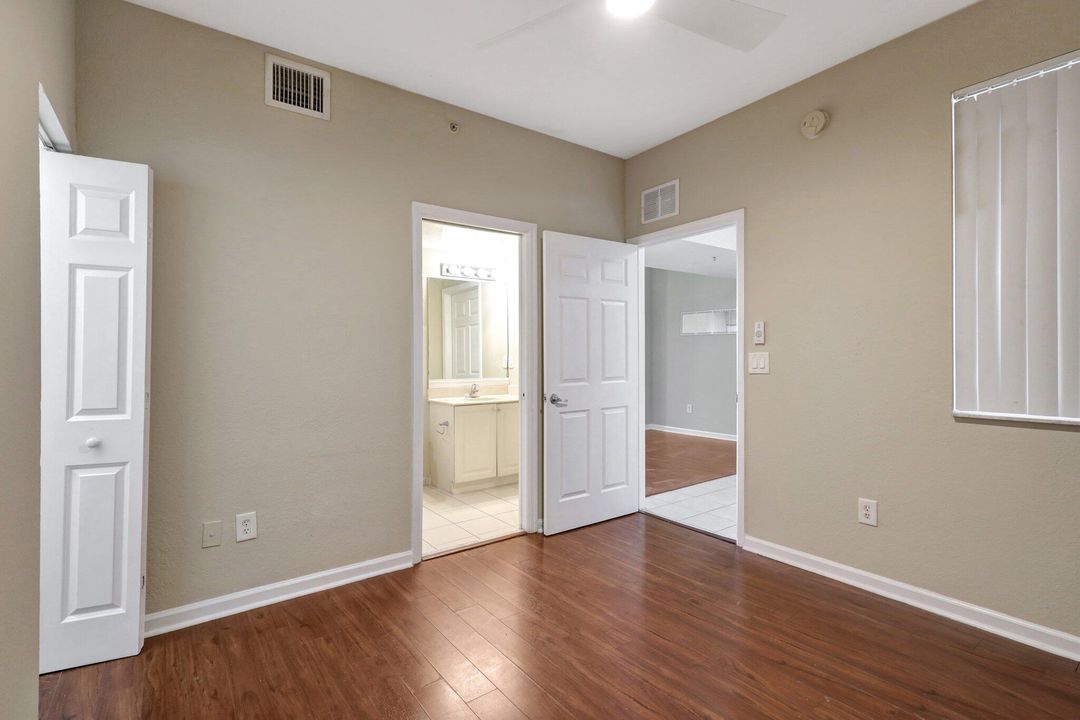 For Sale: $205,000 (2 beds, 2 baths, 855 Square Feet)