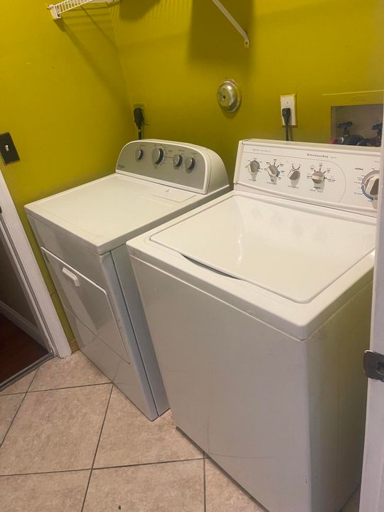 Active With Contract: $3,500 (3 beds, 2 baths, 1561 Square Feet)