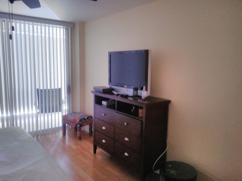 For Sale: $200,000 (2 beds, 2 baths, 1223 Square Feet)