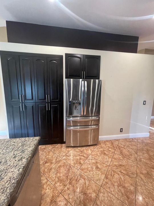 Active With Contract: $3,500 (3 beds, 2 baths, 1561 Square Feet)