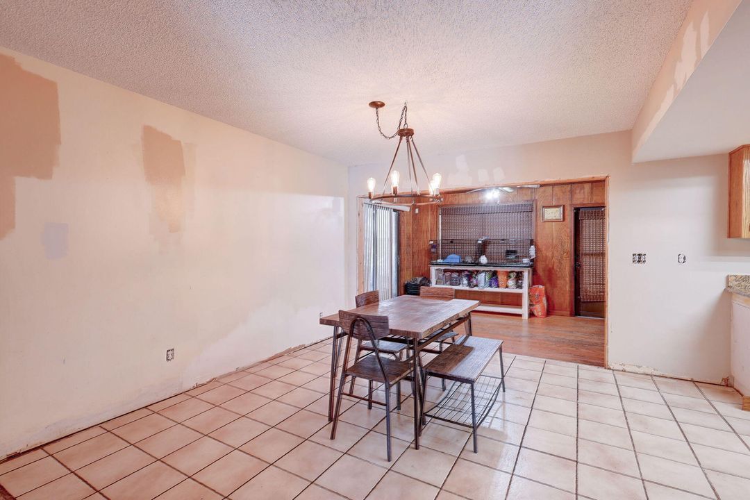 For Sale: $315,000 (3 beds, 2 baths, 1560 Square Feet)