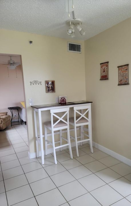 For Sale: $200,000 (2 beds, 2 baths, 1223 Square Feet)