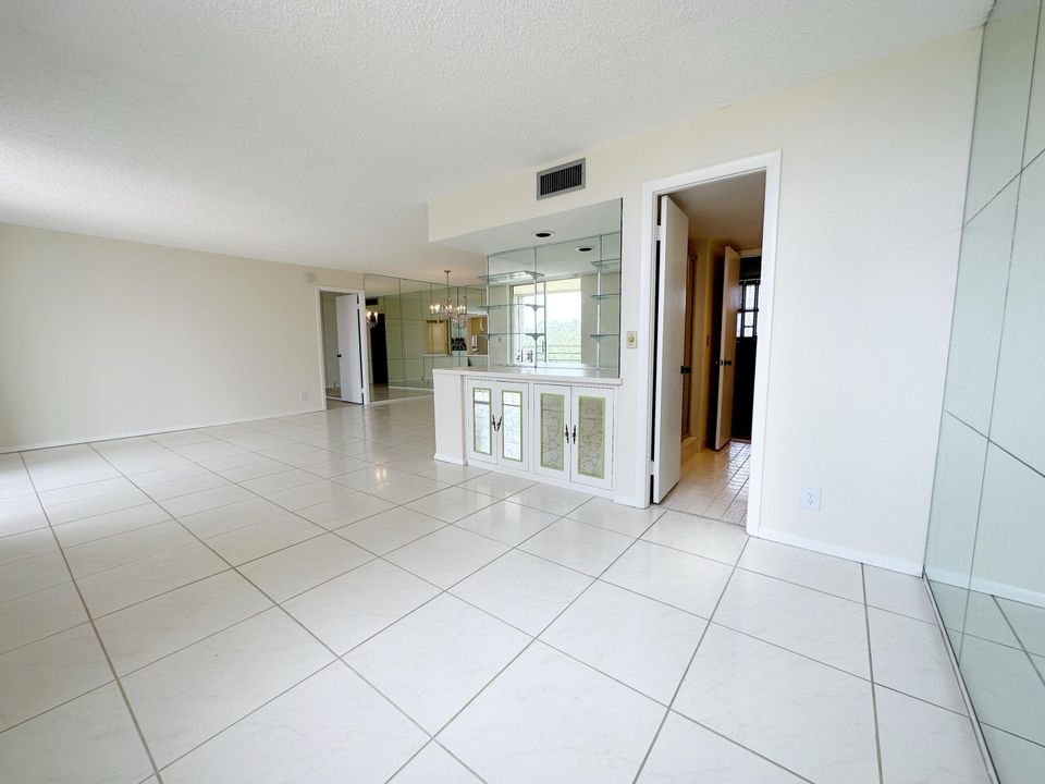 For Sale: $270,000 (2 beds, 2 baths, 1300 Square Feet)