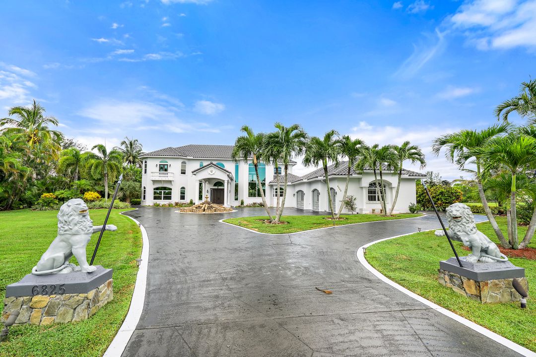 Active With Contract: $2,350,000 (6 beds, 5 baths, 6546 Square Feet)