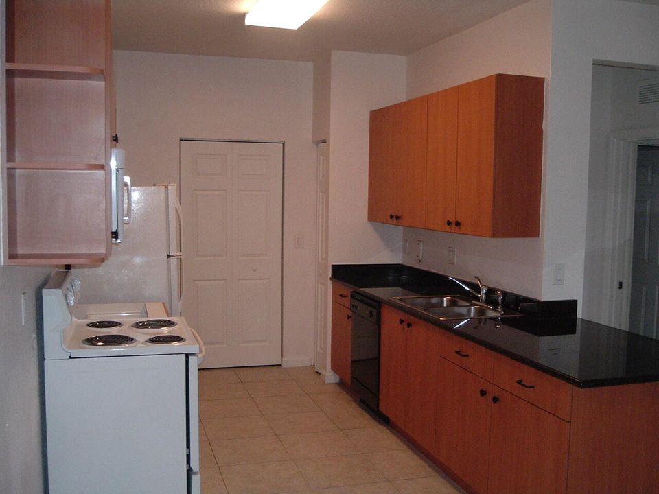 For Rent: $2,150 (3 beds, 2 baths, 1267 Square Feet)
