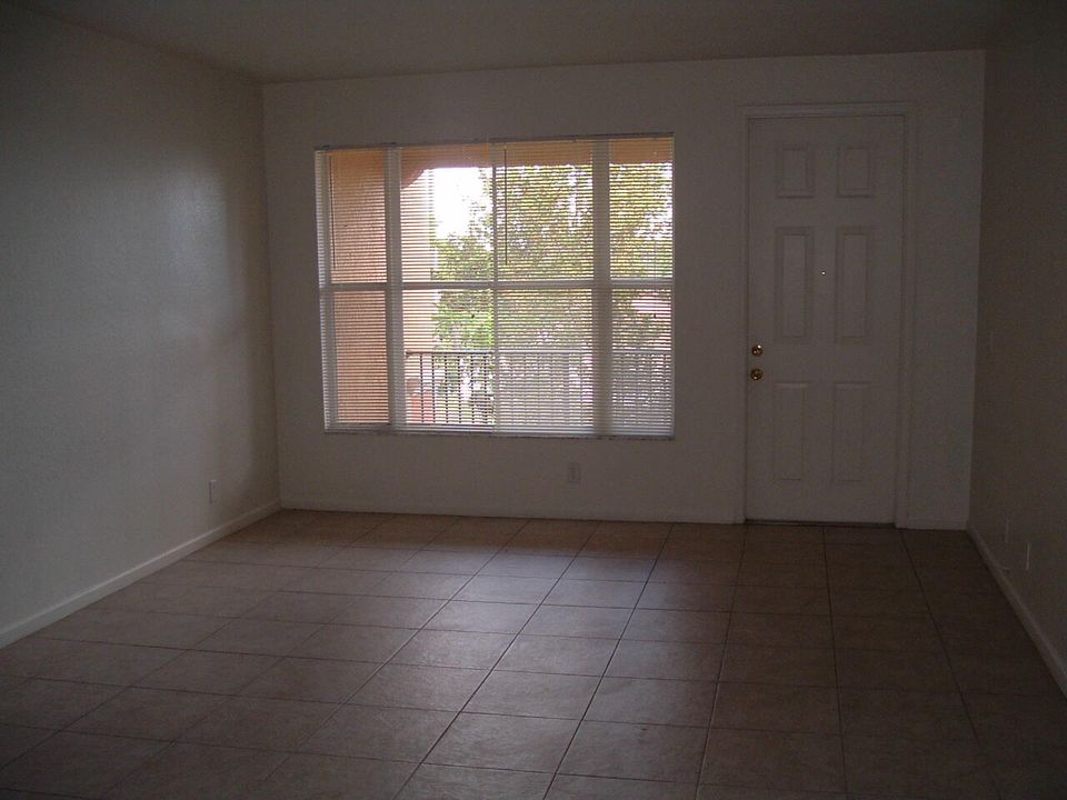 For Rent: $2,150 (3 beds, 2 baths, 1267 Square Feet)