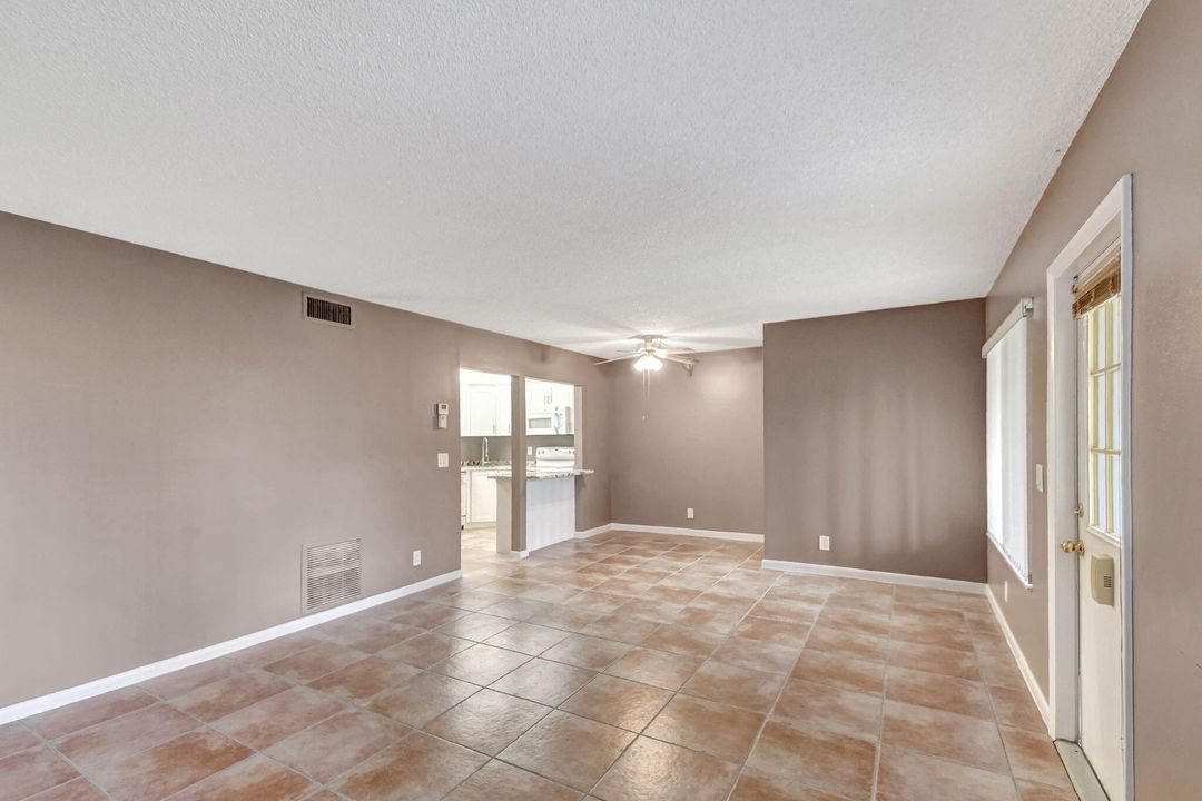 For Sale: $179,000 (2 beds, 1 baths, 935 Square Feet)