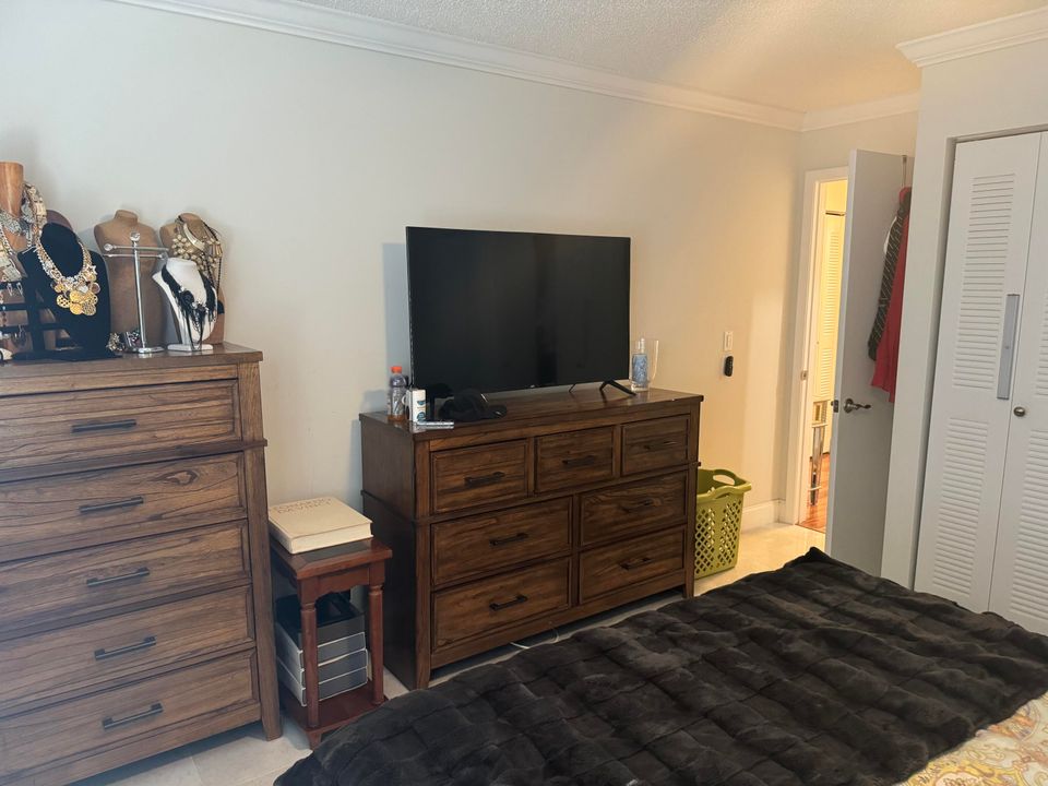 For Rent: $2,500 (2 beds, 2 baths, 1160 Square Feet)