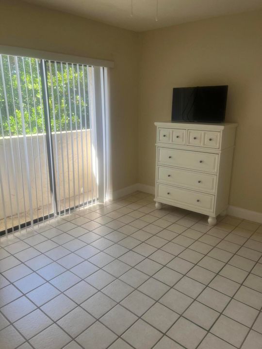 For Sale: $190,000 (2 beds, 2 baths, 1059 Square Feet)