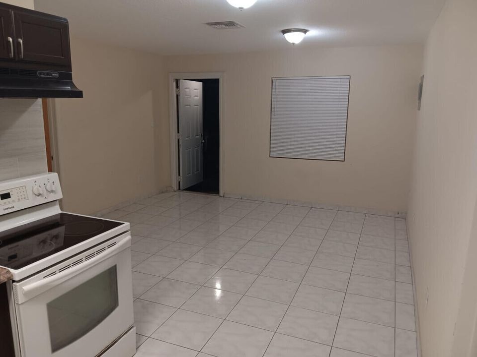 For Rent: $1,550 (3 beds, 1 baths, 880 Square Feet)
