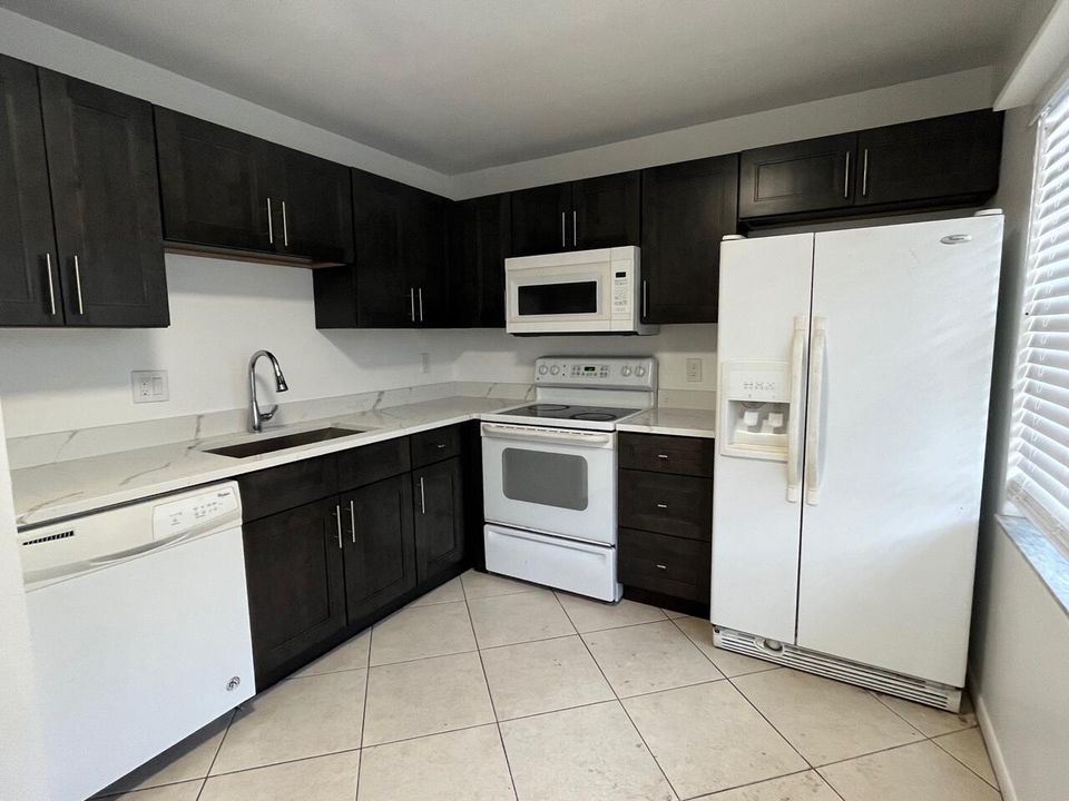 For Rent: $2,900 (4 beds, 2 baths, 1605 Square Feet)
