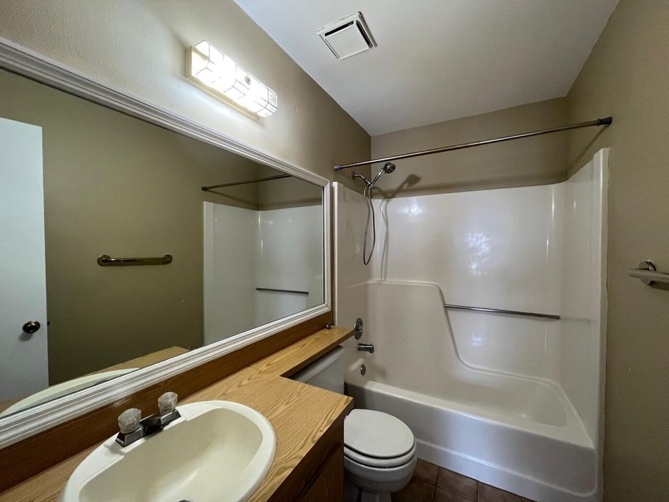 出租: $2,900 (4 贝兹, 2 浴室, 1605 平方英尺)