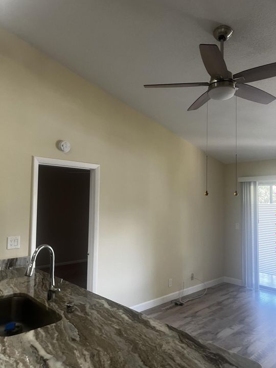 For Rent: $2,200 (2 beds, 2 baths, 860 Square Feet)