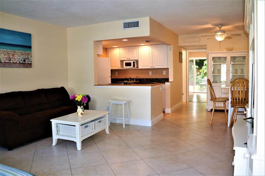 For Sale: $389,900 (1 beds, 1 baths, 640 Square Feet)