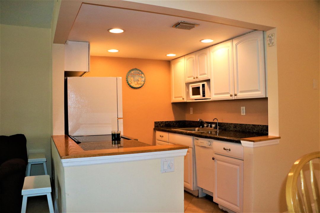 For Sale: $389,900 (1 beds, 1 baths, 640 Square Feet)