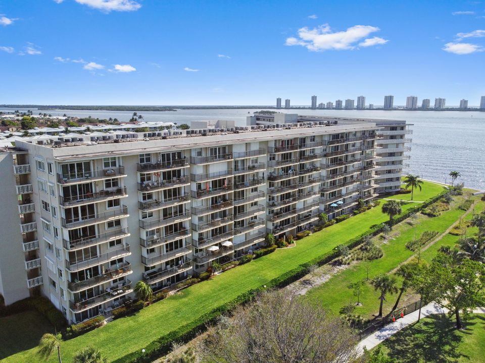 For Sale: $525,000 (2 beds, 2 baths, 1440 Square Feet)