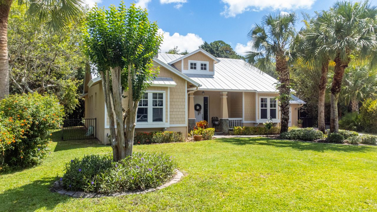 Active With Contract: $769,900 (3 beds, 2 baths, 1996 Square Feet)