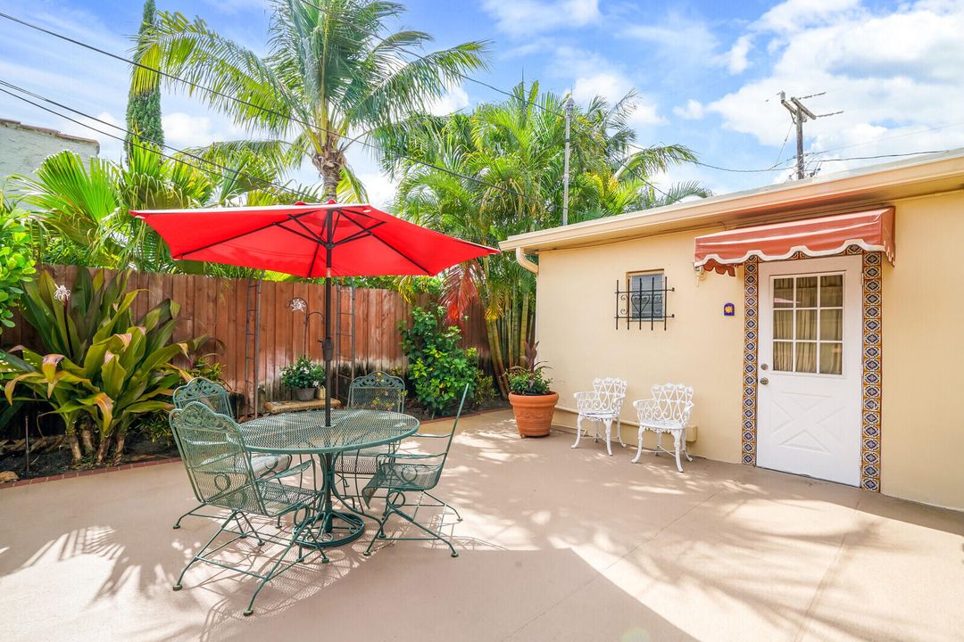 For Sale: $950,000 (4 beds, 3 baths, 2078 Square Feet)