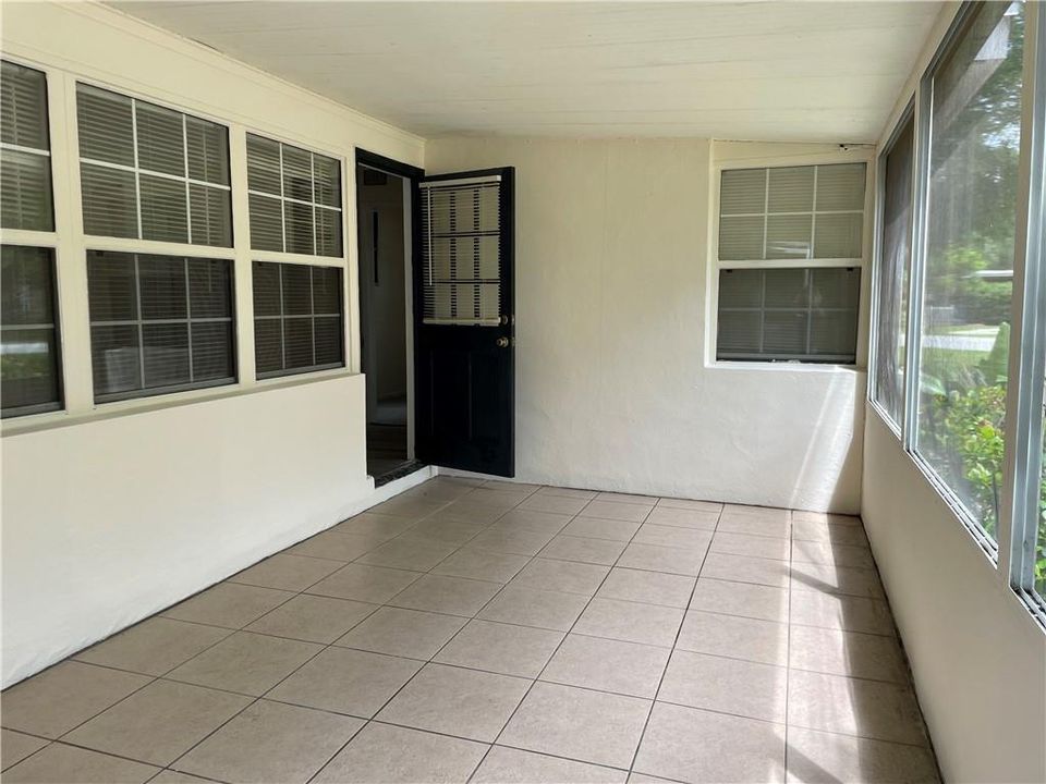 For Sale: $185,000 (2 beds, 1 baths, 910 Square Feet)