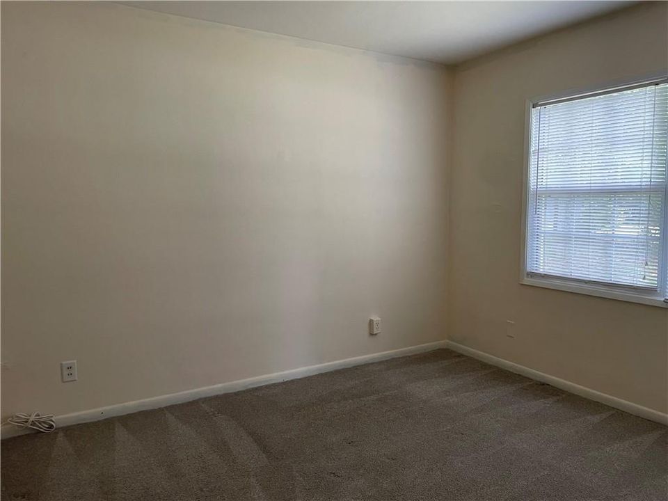 Active With Contract: $185,000 (2 beds, 1 baths, 910 Square Feet)