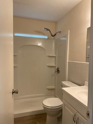 Active With Contract: $185,000 (2 beds, 1 baths, 910 Square Feet)