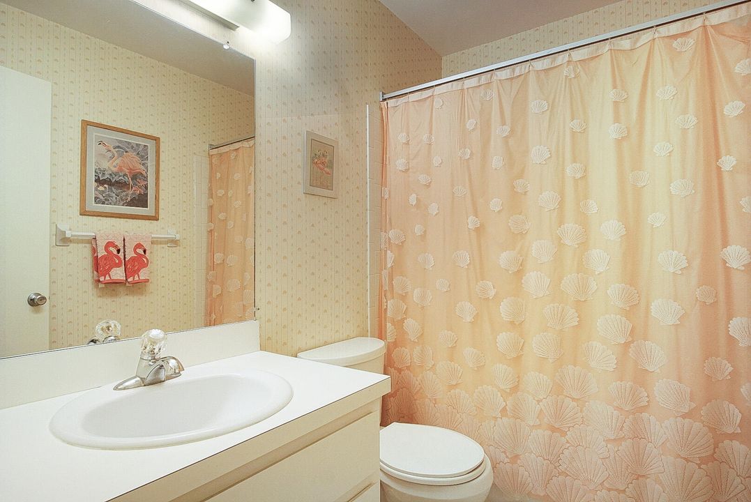 待售: $235,000 (2 贝兹, 2 浴室, 1182 平方英尺)