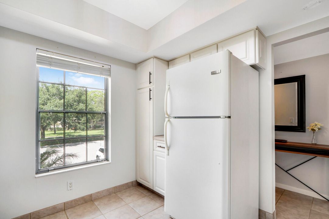 For Sale: $289,900 (2 beds, 2 baths, 1230 Square Feet)