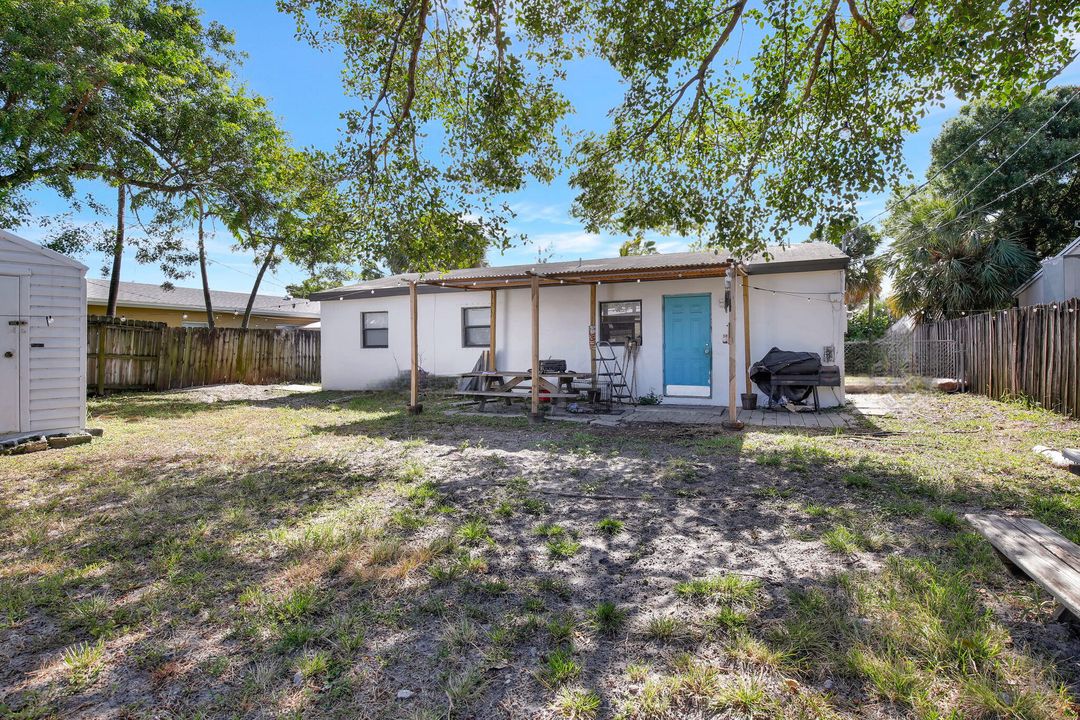 For Sale: $389,900 (3 beds, 1 baths, 834 Square Feet)