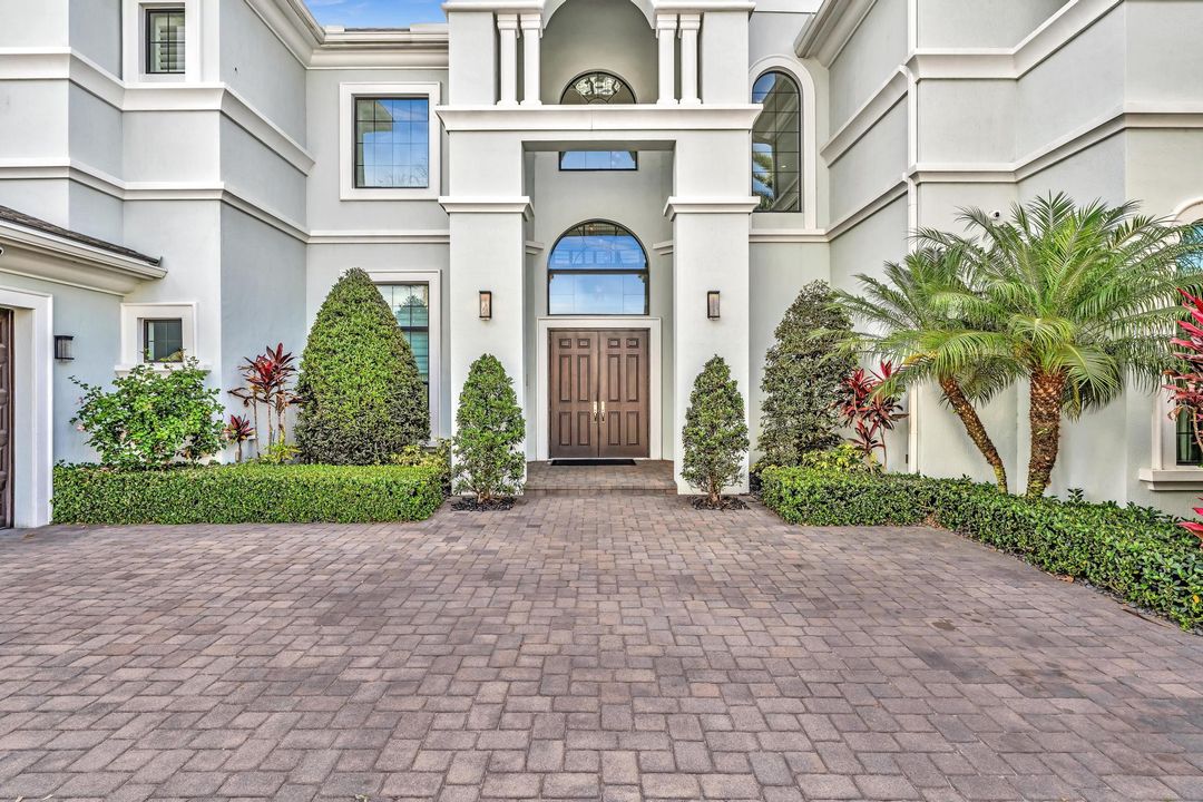 For Sale: $4,750,000 (6 beds, 7 baths, 7307 Square Feet)