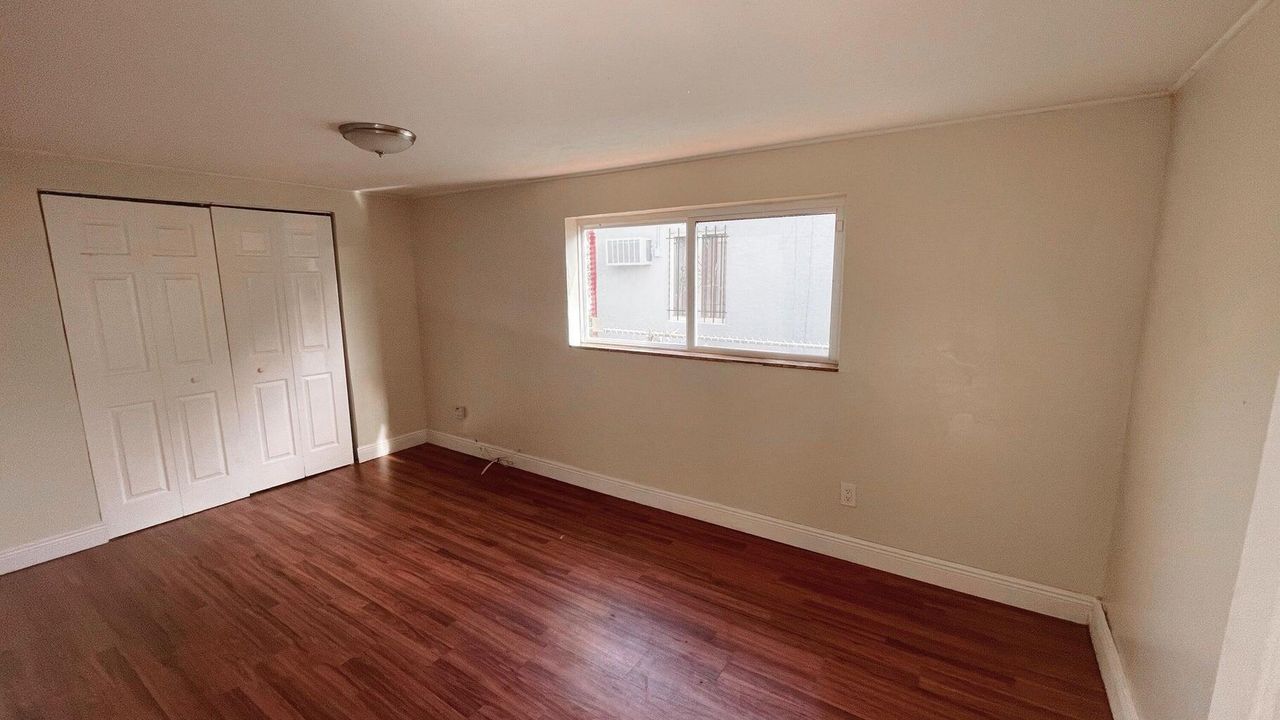 For Rent: $3,000 (3 beds, 2 baths, 1072 Square Feet)
