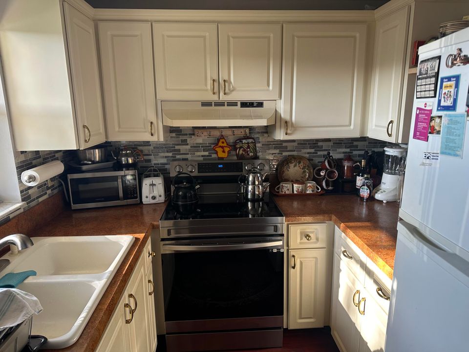 For Sale: $209,000 (1 beds, 1 baths, 672 Square Feet)